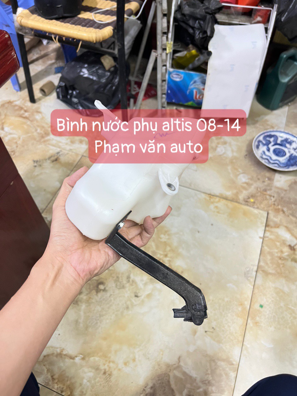 Binh Nuoc Phu Toyota Altis 2
