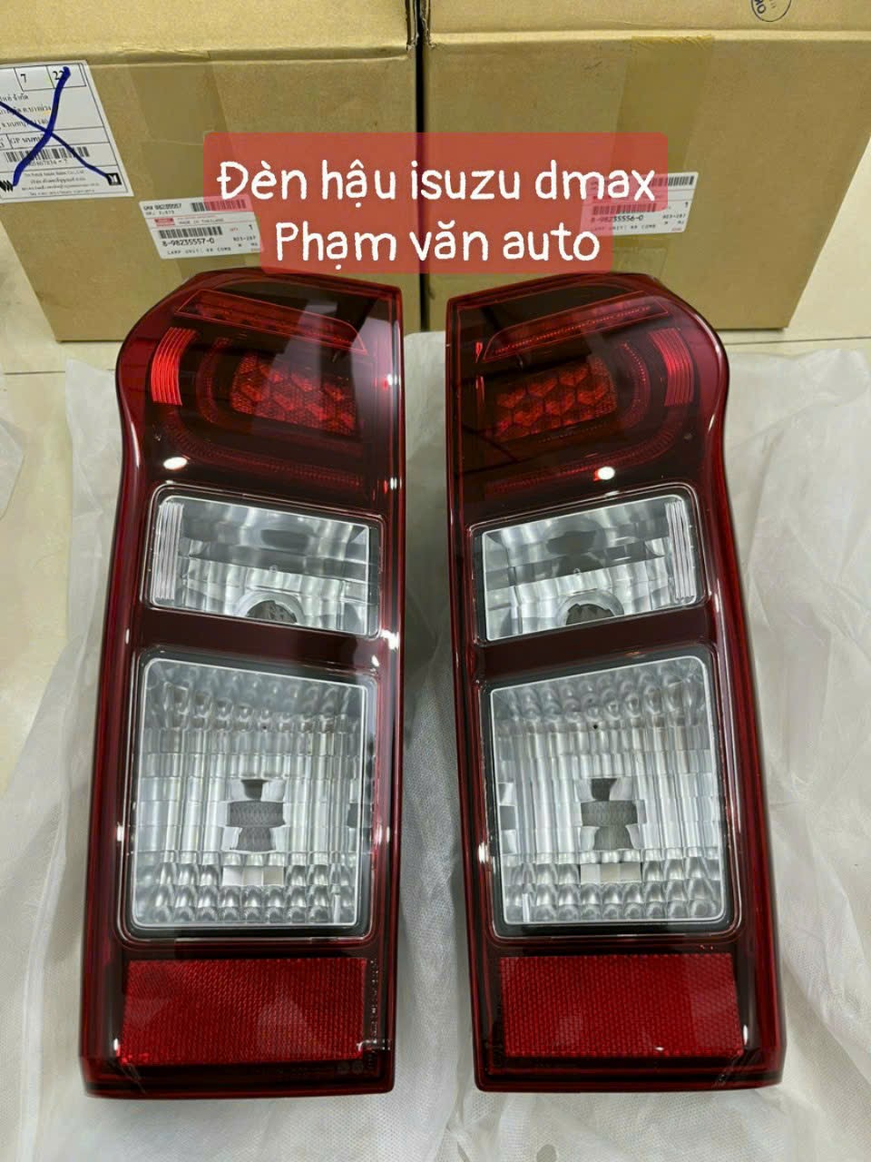 Đèn hậu Isuzu Dmax chính hãng giá rẻ Phạm văn auto
