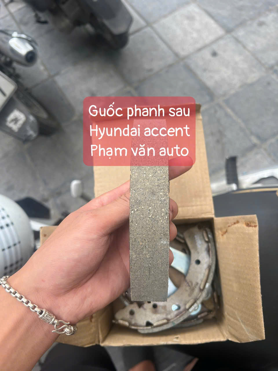 Guốc phanh sau Hyundai Accent 58350H6A00 hàng chính hãng giá tốt Phạm Văn auto