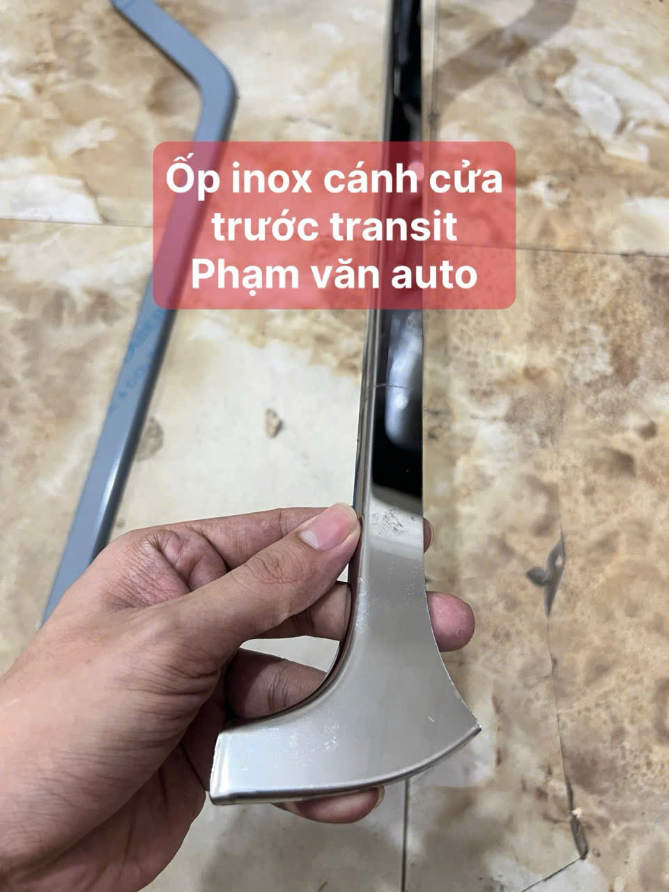 Ốp inox nẹp cánh cửa trước Ford Transit (chữ Z) hàng chất lượng cao giá tốt Phạm Văn auto