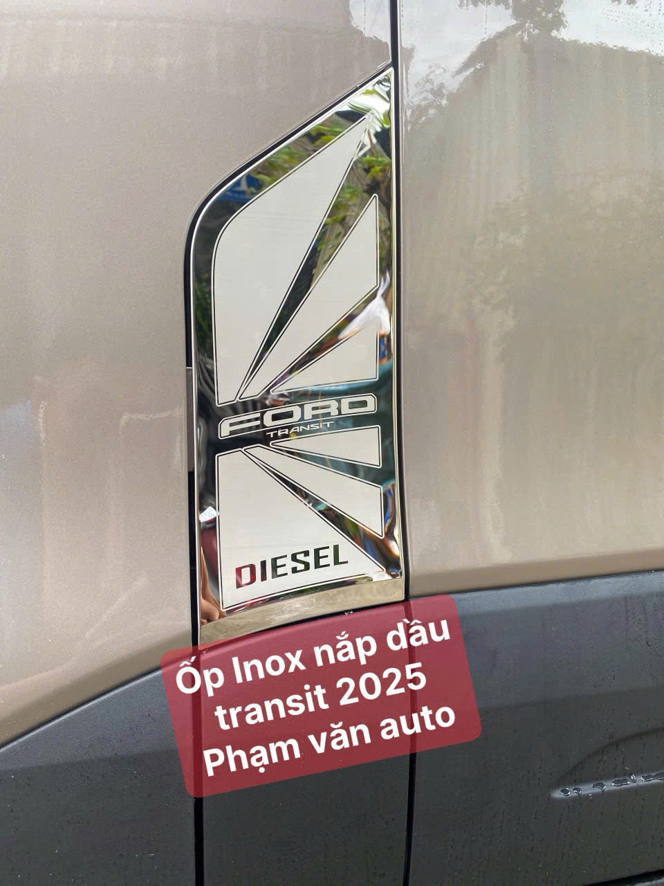 Ốp Inox Nắp Bình Dầu Ford Transit 2025 Hàng Cao Cấp Giá Rẻ Phạm Văn Auto